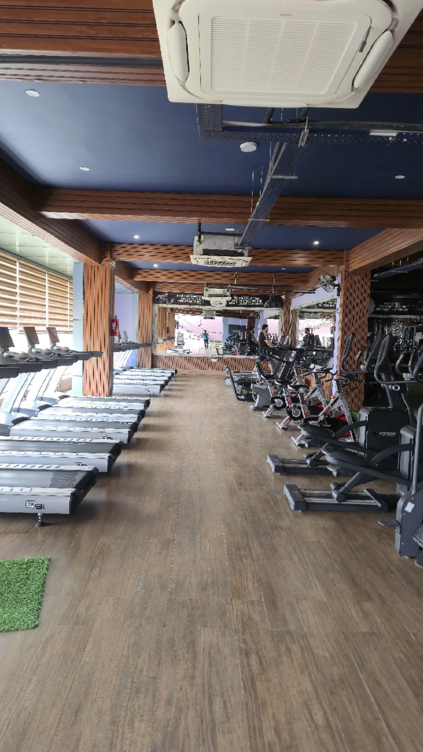 Long cardio aisle with treadmills, bikes and elliptical trainers